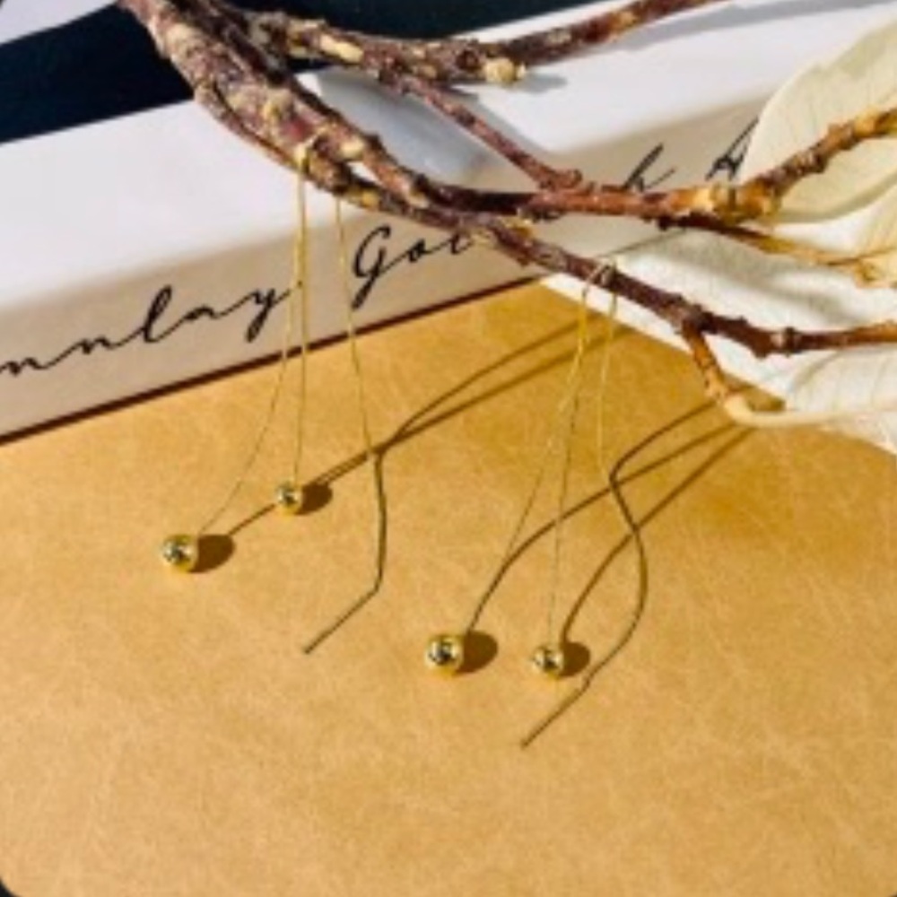 Elegant Gold Drop Earrings